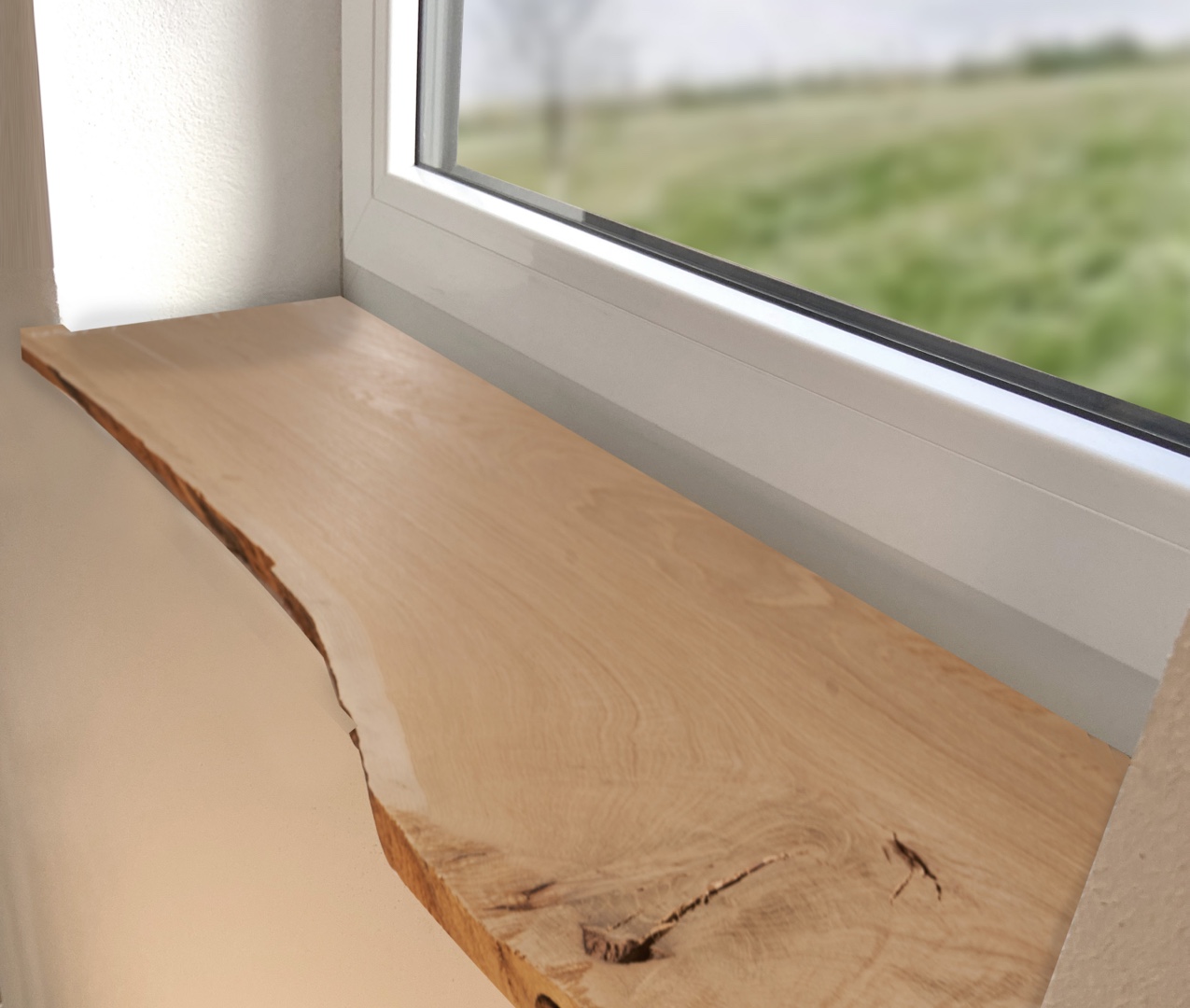 Fensterbank mit natürlicher Baumkante | Massivholzplatten | Burger Holzzentrum